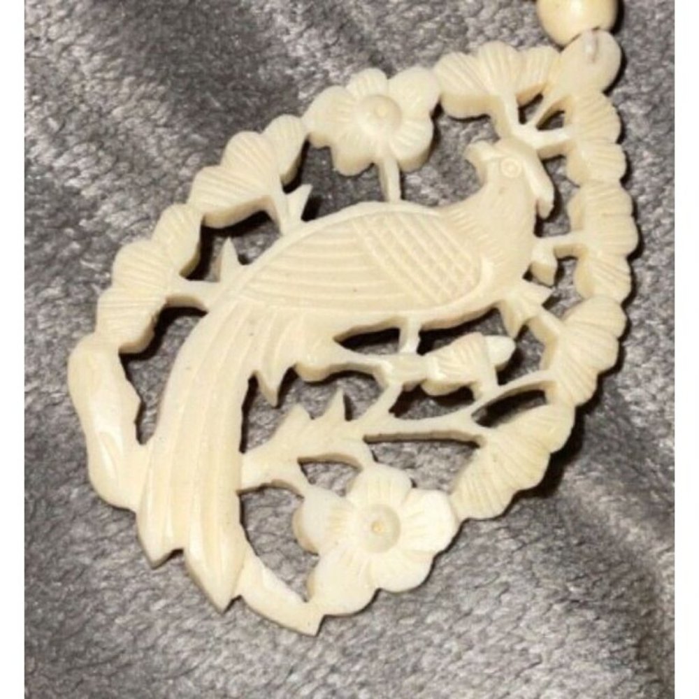 Hand carved art Deco Chinese Carved bovine Bone Beads Necklace pendant